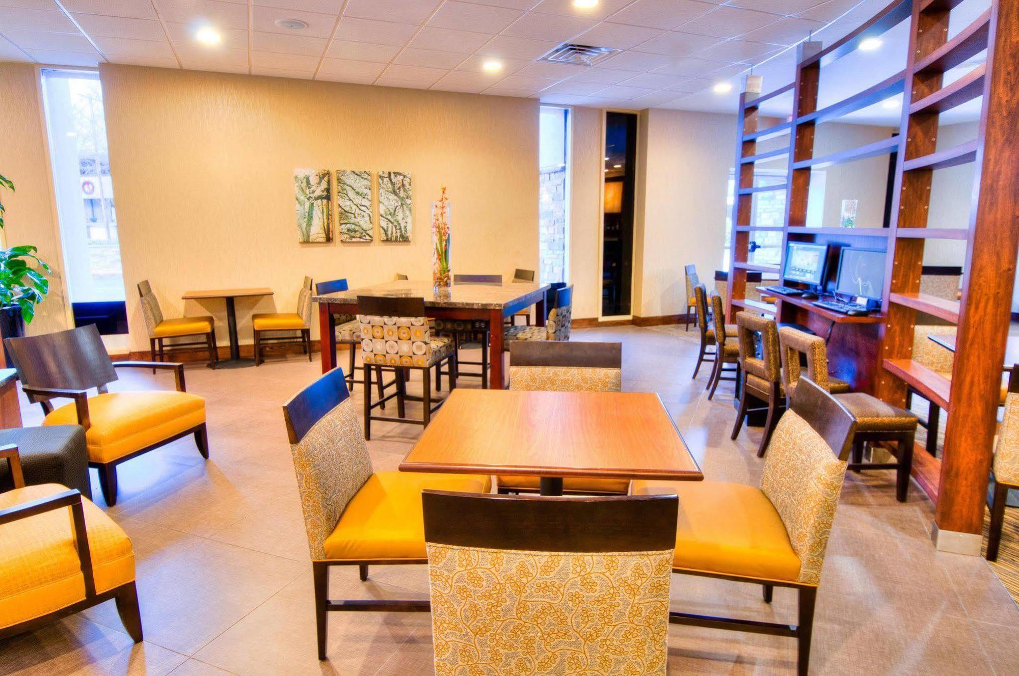 霍利斯普林斯汉普顿套房酒店 Holly Springs 外观 照片